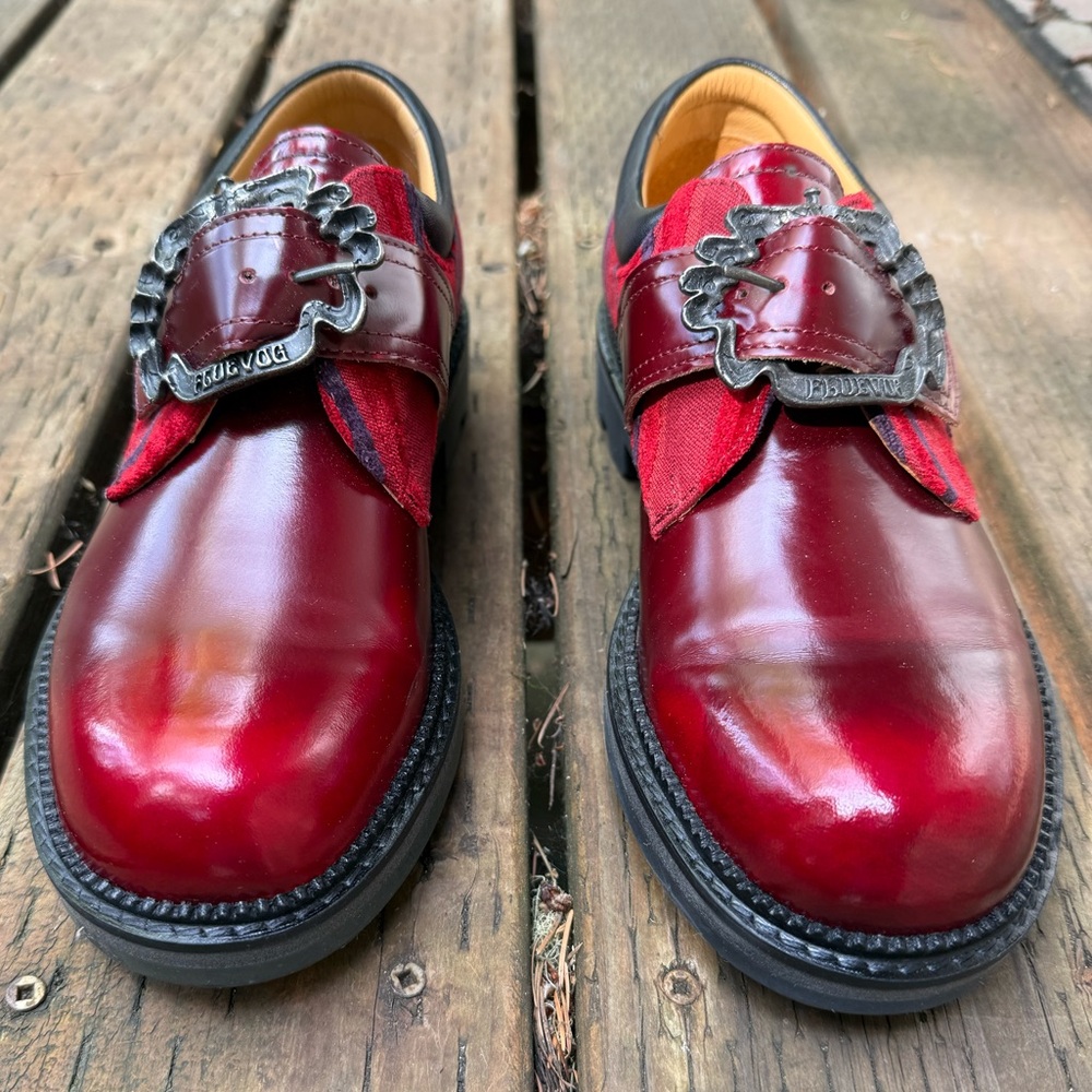 Fluevog 7th Heaven Johane Red Angel shoe w/custom buckle | Like new | 9.5